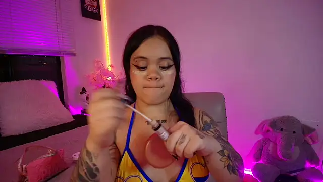 Snapshot of Sussyroxxx chatting on June 18, 2026, 5:51 am Sussyroxxx online show from June 18, 2026, 5:51 am