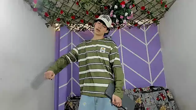 Snapshot of nexusboyhot chatting on October 4, 2025, 7:23 pm nexusboyhot online show from October 4, 2025, 7:23 pm