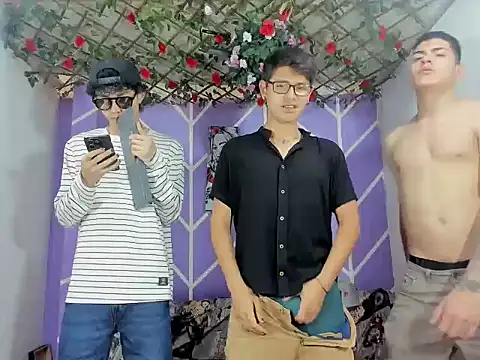 Snapshot of nexusboyhot chatting on October 6, 2025, 7:33 pm nexusboyhot online show from October 6, 2025, 7:33 pm