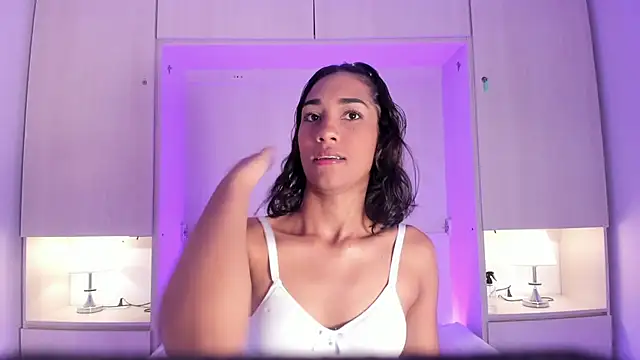 AnahiCollins online show from April 21, 2026, 11:38 am