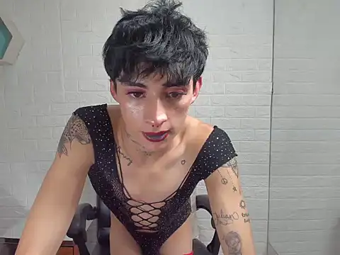 Snapshot of Mila_Leon chatting on October 1, 2025, 3:34 am Mila Leon online show from October 1, 2025, 3:34 am