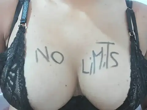 Valentinahot7 online show from November 27, 2025, 1:02 pm