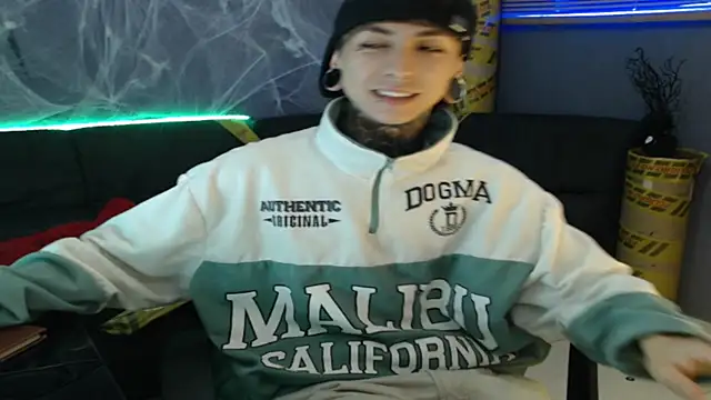 Kuregari xs online show from October 26, 2025, 4:29 am