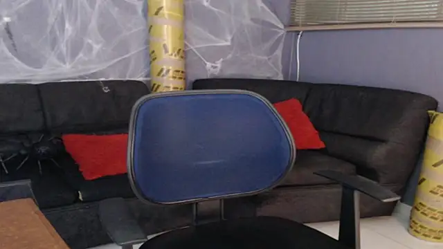 Kuregari xs online show from November 2, 2025, 4:37 am