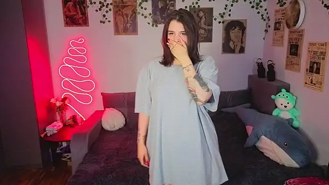 kira kick online show from October 31, 2025, 6:31 pm