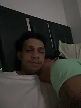 Snapshot of Valentino-elTuyo chatting on May 4, 2026, 3:46 am Valentino-elTuyo online show from May 4, 2026, 3:46 am