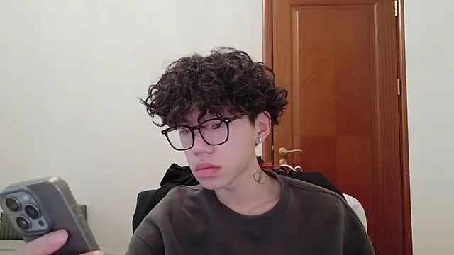 hangzi-0011 online show from October 4, 2025, 10:24 am