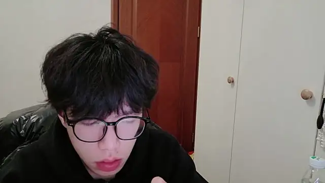 hangzi-0011 online show from December 18, 2025, 11:16 am