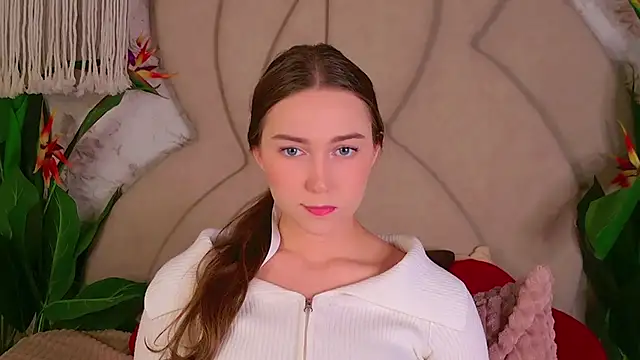 OliviaLay online show from November 21, 2025, 11:31 am