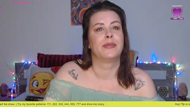 1Felicity1 online show from October 29, 2025, 4:59 am