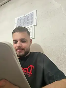 Snapshot of KingAdonisss chatting on October 8, 2025, 4:37 pm KingAdonisss online show from October 8, 2025, 4:37 pm