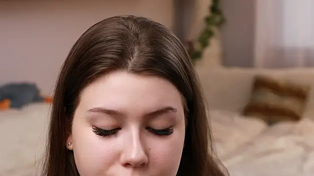 Snapshot of MondoNeko chatting on October 5, 2025, 7:07 am MondoNeko online show from October 5, 2025, 7:07 am