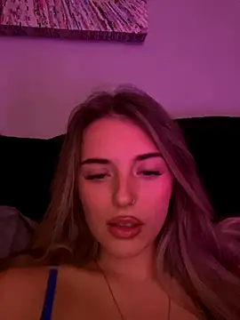 EllieEllxx online show from October 18, 2025, 7:14 pm