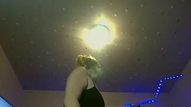 Snapshot of Queen2454 chatting on October 26, 2025, 10:58 pm Queen2454 online show from October 26, 2025, 10:58 pm