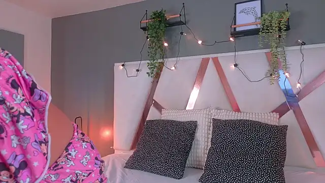 Julietasweett   online show from October 14, 2025, 12:06 pm