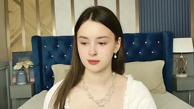 EvaSwen online show from April 13, 2026, 6:35 pm