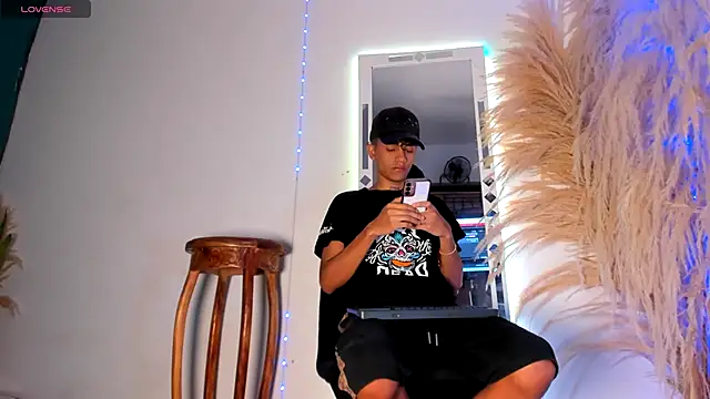 Snapshot of milo_crave chatting on October 8, 2025, 12:36 pm milo crave online show from October 8, 2025, 12:36 pm