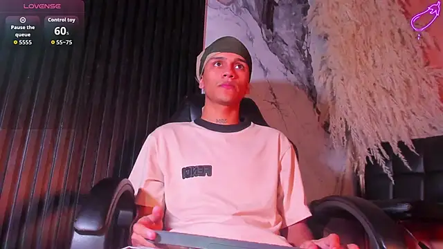 Snapshot of milo_crave chatting on October 30, 2025, 7:14 pm milo crave online show from October 30, 2025, 7:14 pm