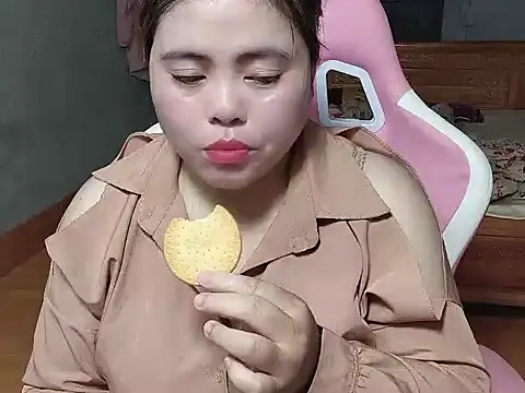 Snapshot of Sunna104 chatting on April 6, 2026, 5:30 am Sunna104 online show from April 6, 2026, 5:30 am