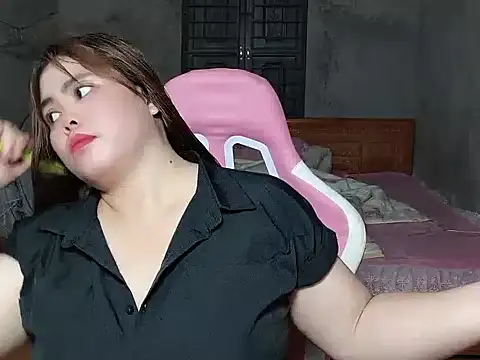 Snapshot of Sunna104 chatting on April 16, 2026, 12:39 pm Sunna104 online show from April 16, 2026, 12:39 pm