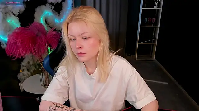 Callista a online show from April 16, 2026, 3:07 am