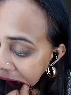 Snapshot of Naughtysilk chatting on October 17, 2025, 9:06 pm Naughtysilk online show from October 17, 2025, 9:06 pm