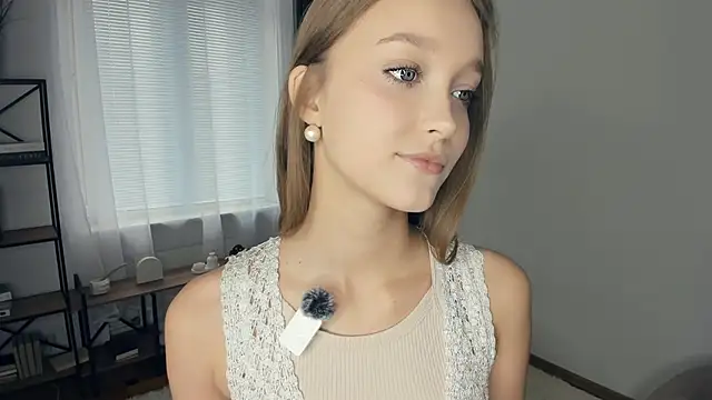 SerrenaAa online show from October 15, 2025, 8:47 am