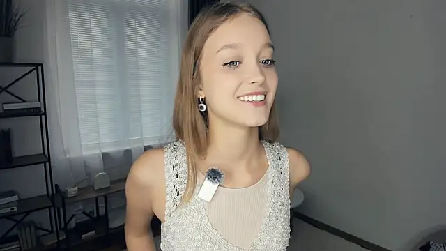 SerrenaAa online show from October 16, 2025, 8:37 am