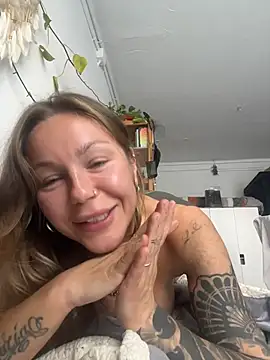 MiraLuna online show from November 6, 2025, 12:06 pm