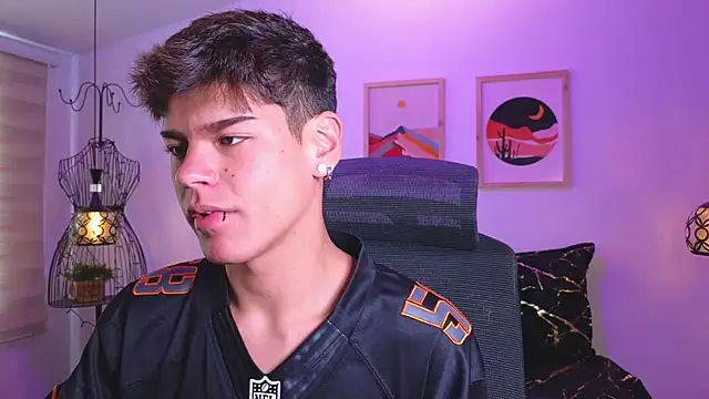 Snapshot of kevienmiet chatting on September 29, 2025, 2:00 pm kevienmiet online show from September 29, 2025, 2:00 pm