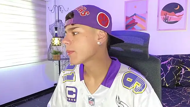 Snapshot of kevienmiet chatting on October 4, 2025, 11:19 am kevienmiet online show from October 4, 2025, 11:19 am