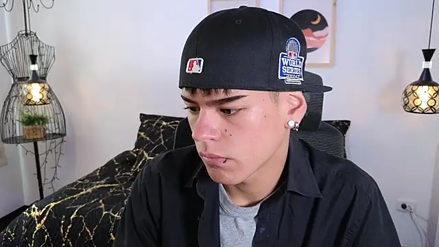 Snapshot of kevienmiet chatting on October 10, 2025, 11:42 am kevienmiet online show from October 10, 2025, 11:42 am