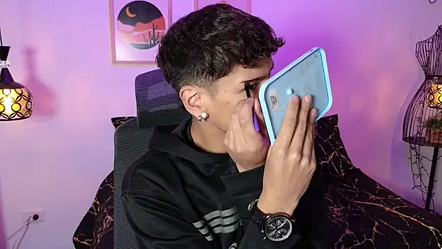 Snapshot of kevienmiet chatting on October 11, 2025, 11:31 am kevienmiet online show from October 11, 2025, 11:31 am