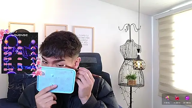 Snapshot of kevienmiet chatting on October 23, 2025, 11:53 am kevienmiet online show from October 23, 2025, 11:53 am