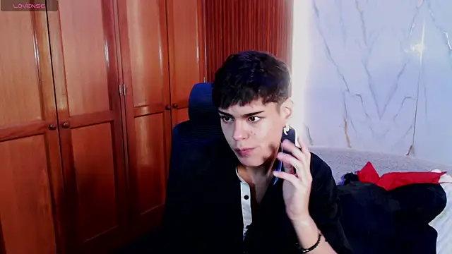 Snapshot of kevienmiet chatting on October 31, 2025, 1:23 pm kevienmiet online show from October 31, 2025, 1:23 pm