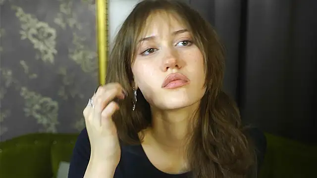 ArianaArtus online show from October 2, 2025, 12:12 pm