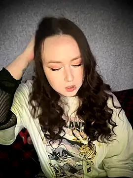 Snapshot of BambiGlow chatting on October 2, 2025, 7:15 am BambiGlow online show from October 2, 2025, 7:15 am