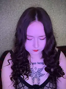 Snapshot of BambiGlow chatting on October 4, 2025, 6:11 am BambiGlow online show from October 4, 2025, 6:11 am