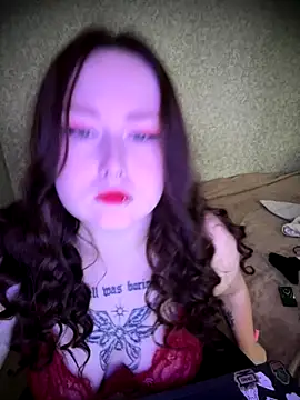 Snapshot of BambiGlow chatting on October 8, 2025, 6:00 am BambiGlow online show from October 8, 2025, 6:00 am