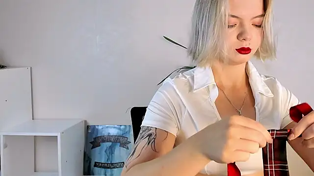 MelinMonro online show from October 14, 2025, 3:18 am