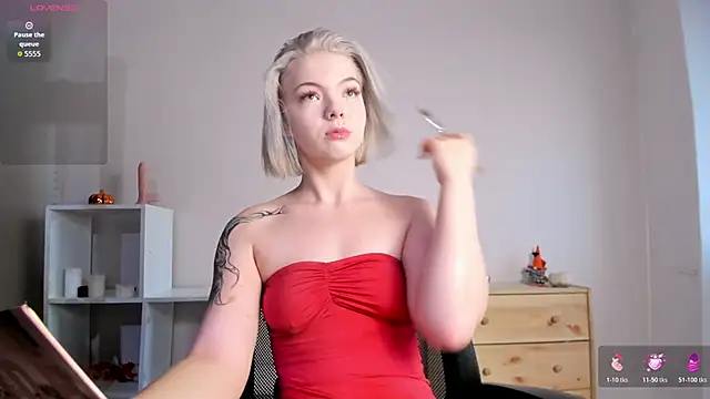 MelinMonro online show from November 4, 2025, 3:16 am