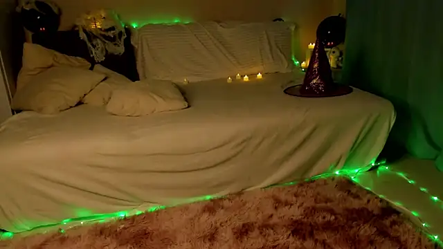 Snapshot of 12aminparis chatting on October 31, 2025, 12:28 pm 12aminparis online show from October 31, 2025, 12:28 pm