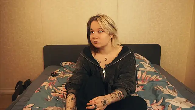 EviaVanveen online show from October 17, 2025, 7:44 am