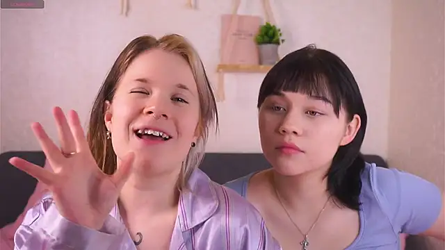 EviaVanveen online show from November 21, 2025, 8:02 am