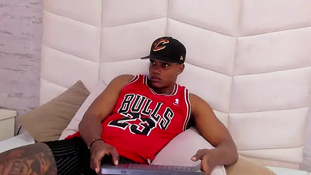 jax black online show from November 12, 2025, 7:13 pm