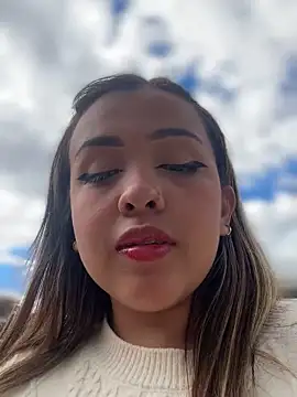 Aura Kaiser online show from November 1, 2025, 7:49 pm