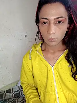 Gisselly  online show from October 28, 2025, 3:47 pm