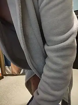 honzinka83 online show from February 7, 2026, 7:39 pm