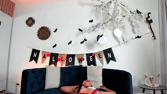 cloe taylor   online show from October 15, 2025, 3:06 am