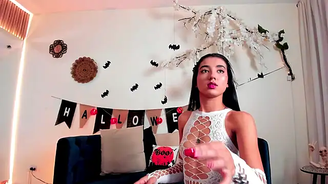 cloe taylor   online show from October 23, 2025, 3:39 am